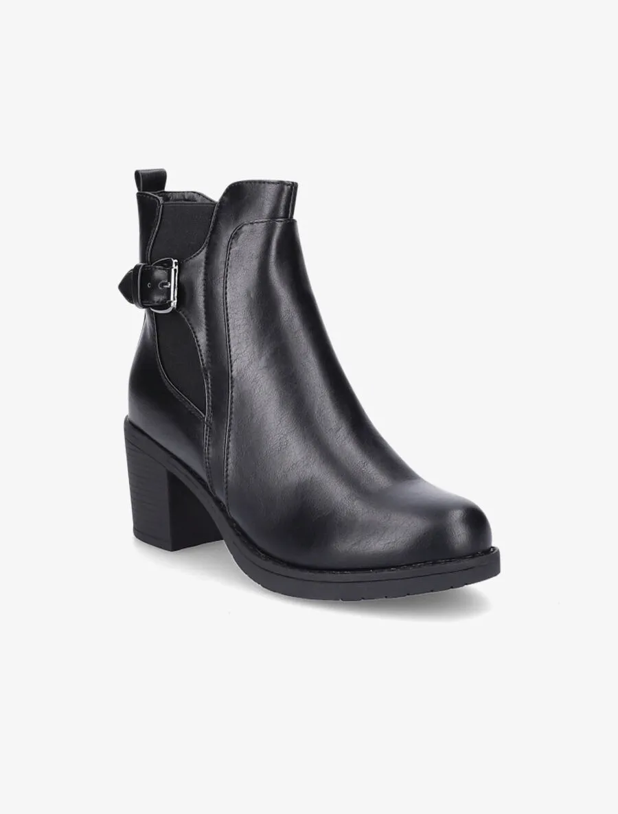 Bottines à talon et boucle