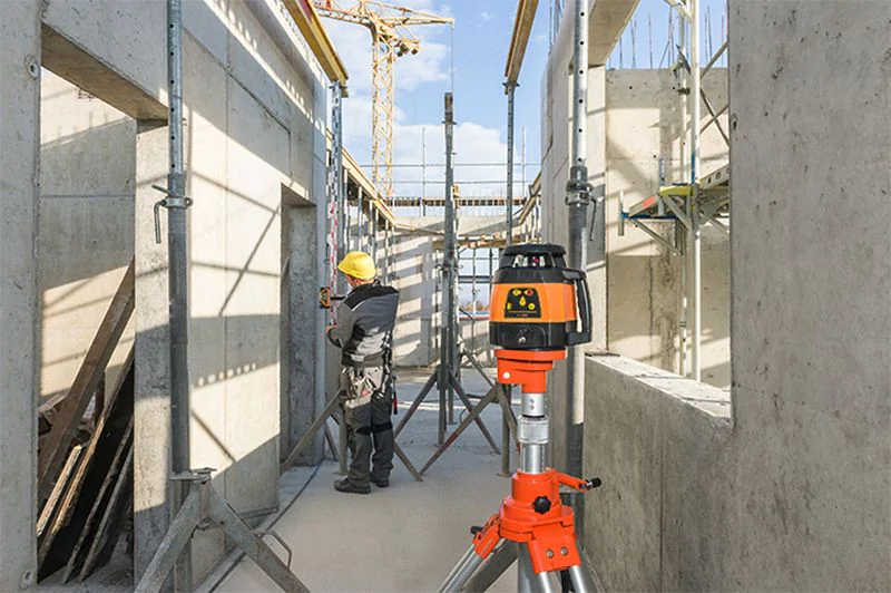 Niveau laser rotatif automatique GEO FENNEL FL245 HV + Trépied crémaillère 3m